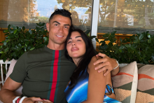 L&aacute;ska z butiku. Ronaldo a Gorgina sa už zosob&aacute;&scaron;ili.