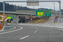Na sn&iacute;mke &uacute;sek diaľnice D3 Čadca, Bukov &ndash; Svrčinovec. FOTO TASR/E. Ďurčov&aacute;