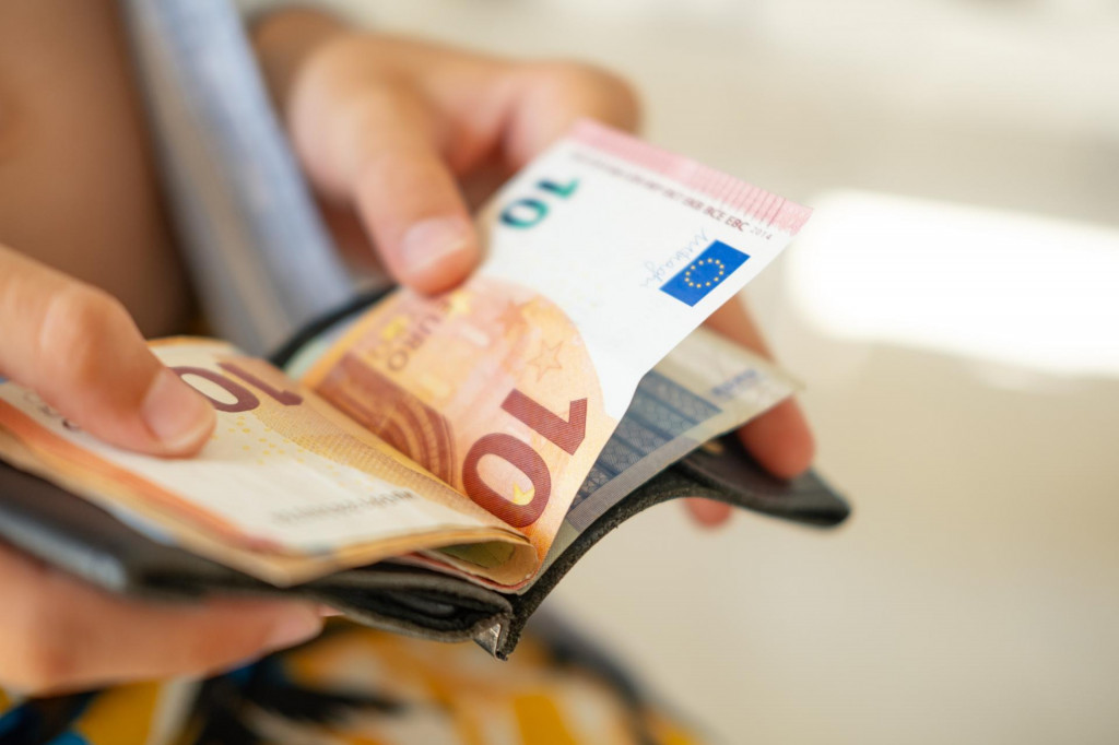 D&ocirc;chodkov&eacute; odvody vo v&yacute;&scaron;ke 18 percent sa delia tak, že 14 percent zost&aacute;va v Soci&aacute;lnej poisťovni a &scaron;tyri percent&aacute; id&uacute; na s&uacute;kromn&yacute; &uacute;čet v DSS. FOTO: Dreamstime