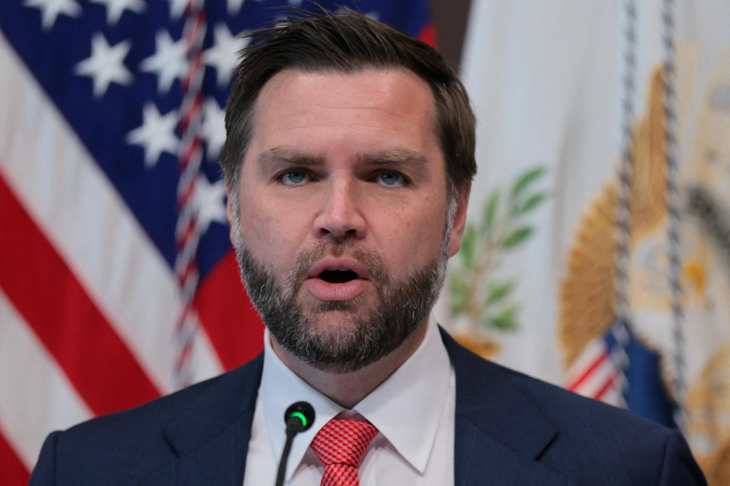 Vance podľa zdrojov tlmočil žiadosť Washingtonu ukrajinsk&eacute;mu l&iacute;drovi v telefonickom rozhovore, ktor&yacute; sa uskutočnil 31. j&uacute;la. FOTO: Reuters