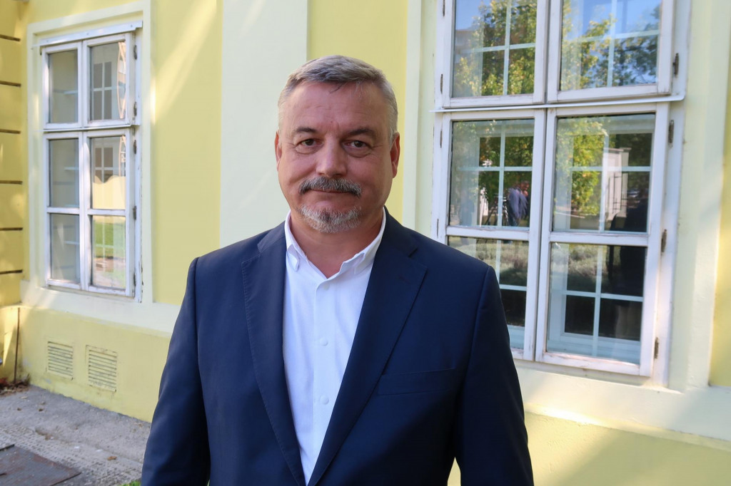 V stredu svoju &scaron;tvrt&uacute; kandidat&uacute;ru na post trnavsk&eacute;ho župana ohl&aacute;sil kandid&aacute;t Maďarskej aliancie J&oacute;zsef Ber&eacute;nyi. FOTO: TASR/Ondrej Hercegh