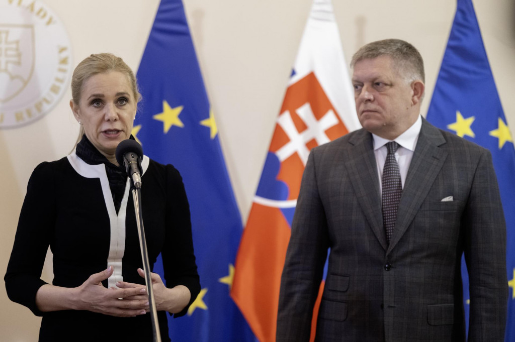 Na sn&iacute;mke predseda vl&aacute;dy Robert a ministerka hospod&aacute;rstva Denisa Sakov&aacute;.

FOTO: TASR/ M. Baumann