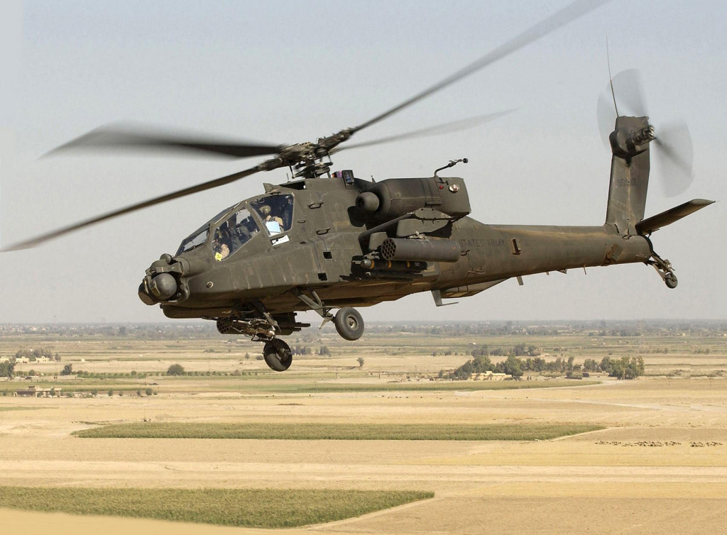 Vrtuľn&iacute;k AH-64 Apache. FOTO: U. S. Army/Tech. Sgt. Andy Dunaway