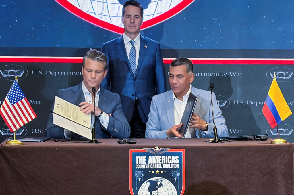 &Scaron;&eacute;f Pentag&oacute;nu Pete Hegseth na f&oacute;re Americkej koal&iacute;cie proti kartelom (A3C), iniciat&iacute;ve zn&aacute;mej aj ako &bdquo;&Scaron;t&iacute;t Amer&iacute;k&ldquo;, ktor&aacute; sa konala v Paname. FOTO: REUTERS