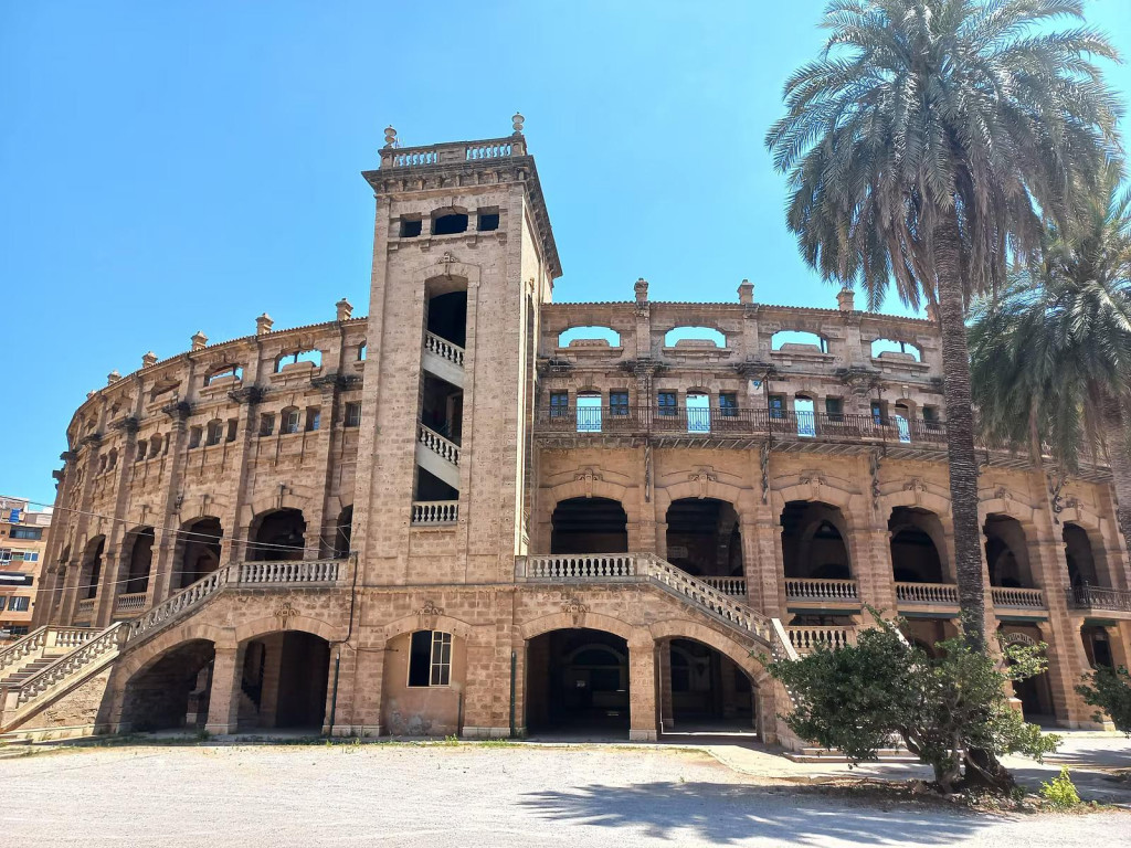 Palma de Mallorca skr&yacute;va mnoho historick&yacute;ch stavieb. Naraz&iacute;te na ne na každom kroku. FOTO: Miroslava Sloupov&aacute;, iDnes.cz