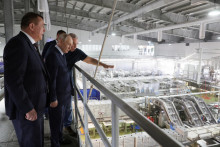Rusk&yacute; prezident Vladimir Putin nav&scaron;t&iacute;vil ryb&aacute;rsky spracovateľsk&yacute; komplex na Kurilskom ostrove Iturup. FOTO: Reuters