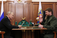 Rusk&yacute; prezident Vladimir Putin sa v Moskve stretol s čečensk&yacute;m l&iacute;drom Ramzanom Kadyrovom. FOTO: Reuters
