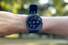 Samsung Galaxy Watch Ultra2 nadv&auml;zuj&uacute; na &uacute;spe&scaron;n&eacute;ho predchodcu z roku 2024. FOTO: HN/R&oacute;bert Herda