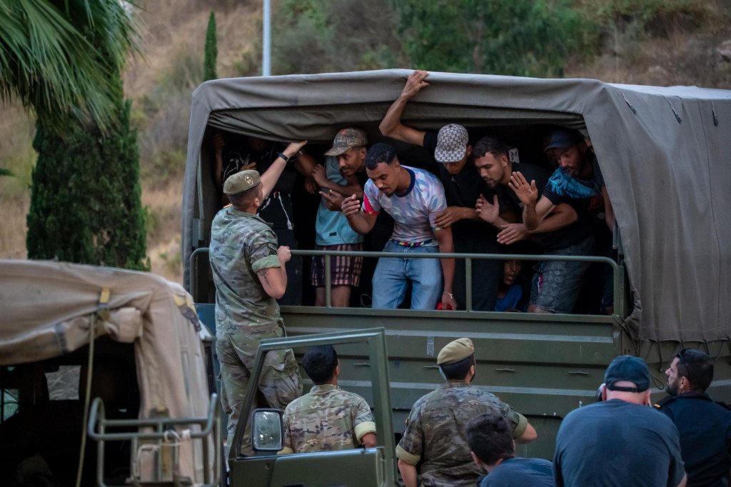 Hlavn&eacute; migračn&eacute; trasy podľa Frontexu naďalej ved&uacute; cez Stredozemn&eacute; more, kde sa mnoh&iacute; migranti snažia dostať do Eur&oacute;pskej &uacute;nie na člnoch. FOTO: TASR/AP