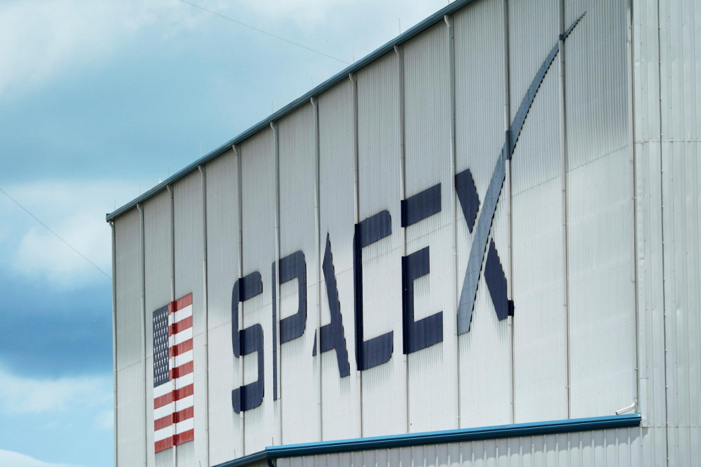 Alphabet držal na konci druh&eacute;ho &scaron;tvrťroka 551,2 mili&oacute;na akci&iacute; spoločnosti SpaceX. FOTO: TASR/AP