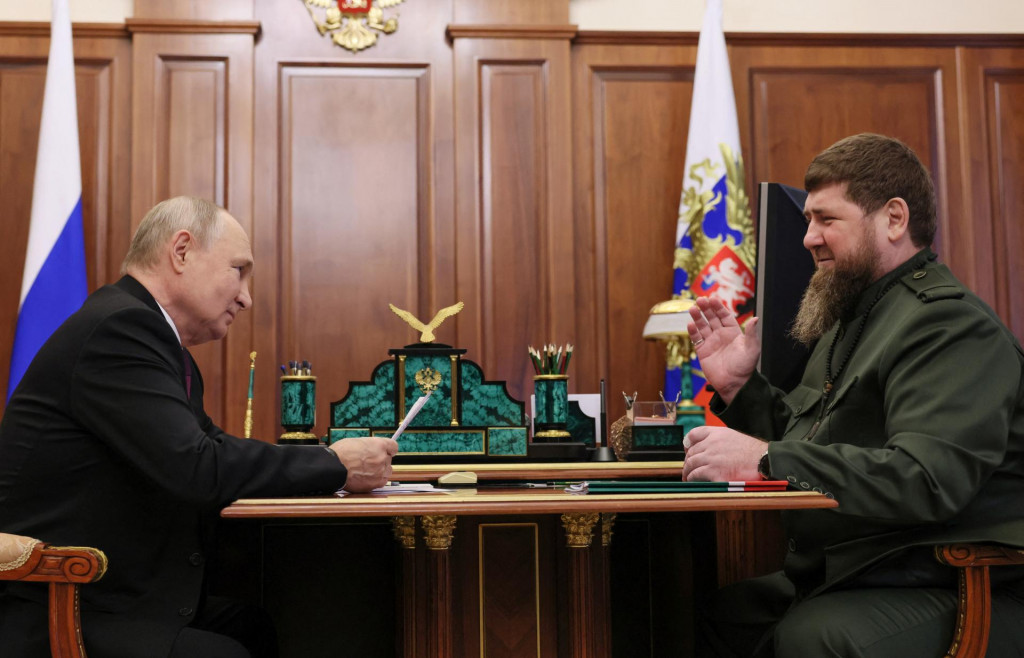 Rusk&yacute; prezident Vladimir Putin sa v Moskve stretol s čečensk&yacute;m l&iacute;drom Ramzanom Kadyrovom. FOTO: Reuters