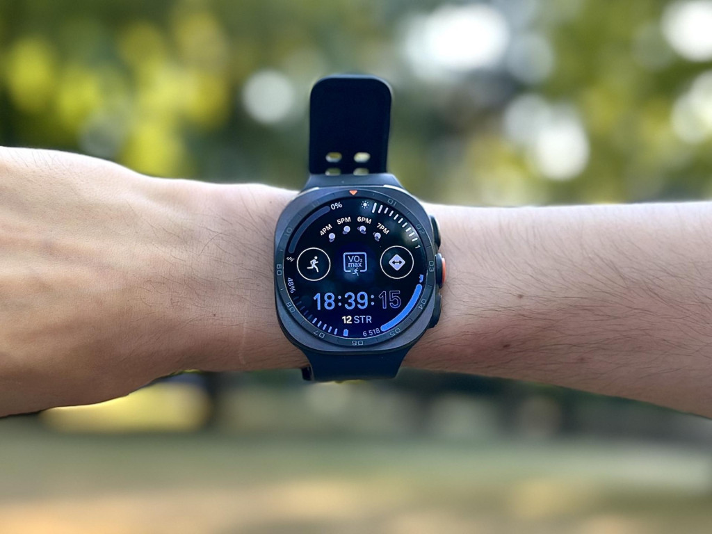 Samsung Galaxy Watch Ultra2 nadv&auml;zuj&uacute; na &uacute;spe&scaron;n&eacute;ho predchodcu z roku 2024. FOTO: HN/R&oacute;bert Herda