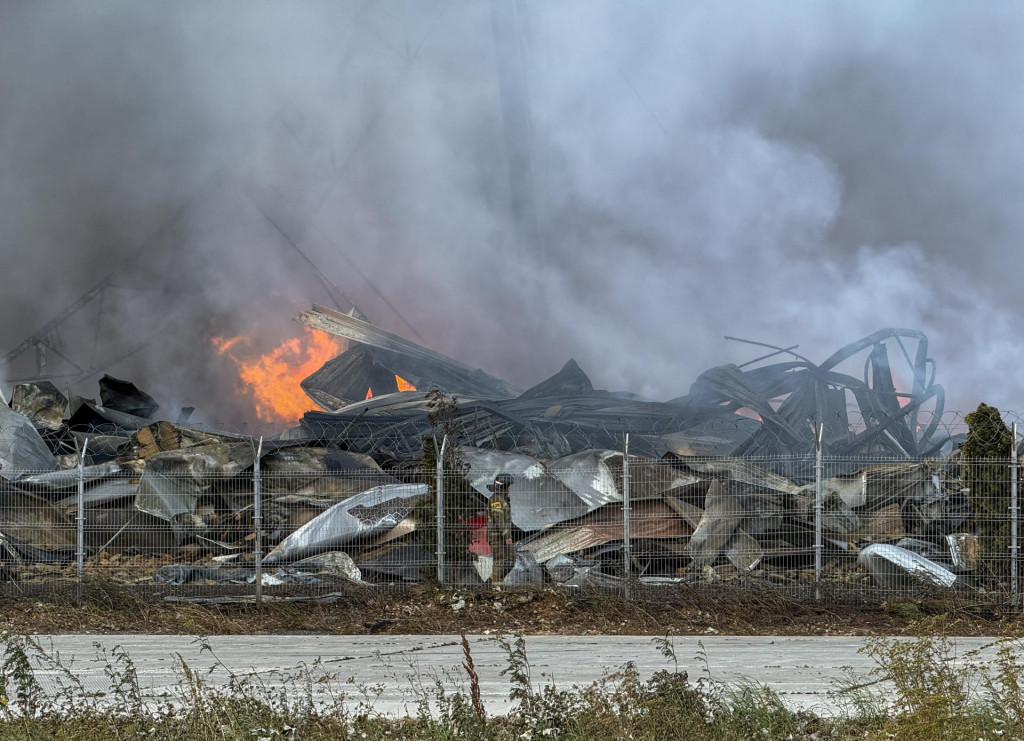 Ukrajinsk&aacute; arm&aacute;da svojimi &uacute;tokmi vyradila z prev&aacute;dzky aj logistick&eacute; centrum Wildberries v priemyselnom parku Koledino. FOTO: Reuters