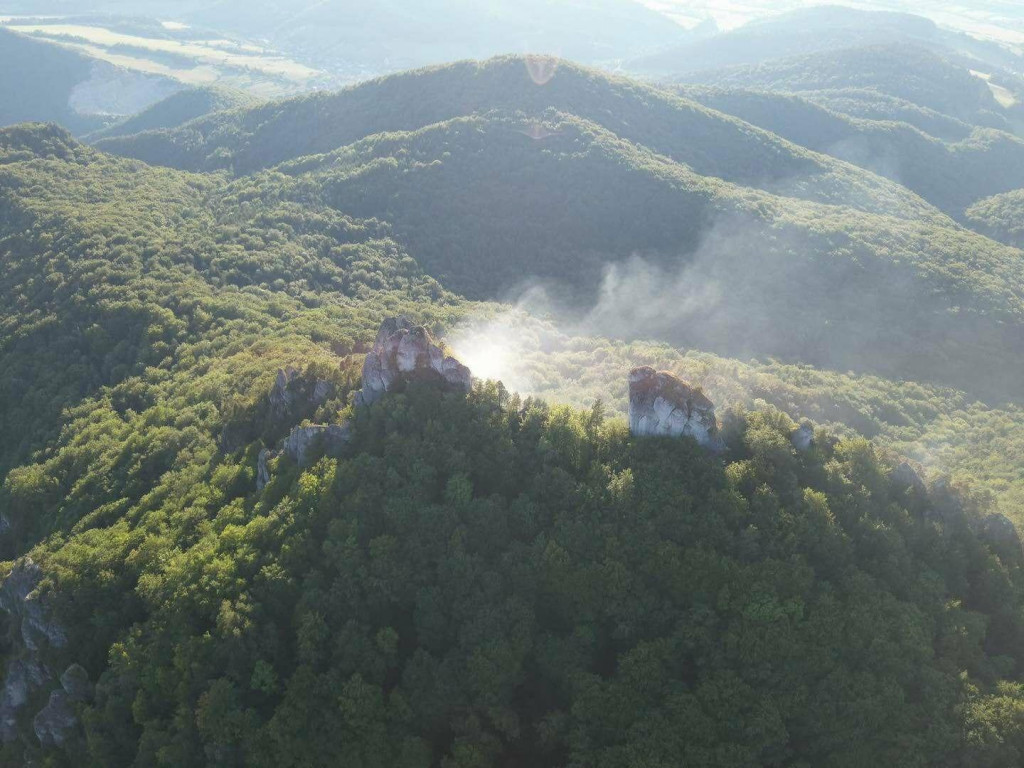 Požiar v S&uacute;ľovsk&yacute;ch skal&aacute;ch. ZDROJ: Hasičsk&yacute; a z&aacute;chrann&yacute; zbor