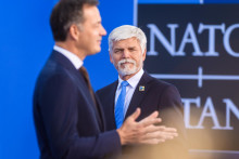 Prezident Pavel nakoniec na summit NATO po rozhodnut&iacute; s&uacute;du i&scaron;iel. FOTO: Dreamstime