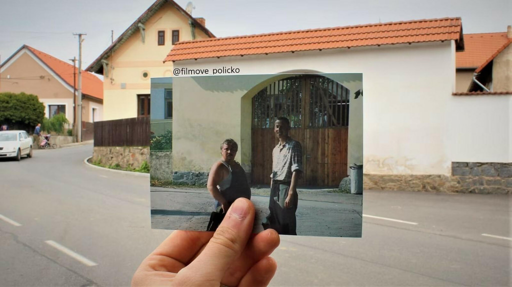 Marek Mičke je filmov&yacute;m b&aacute;dateľom. Nav&scaron;tevuje miesta, kde vznikali zn&aacute;me aj menej zn&aacute;me česk&eacute; filmy, a del&iacute; sa o ne na svojom Instagrame @filmove_policko. FOTO: Filmov&eacute; Pol&iacute;čko
