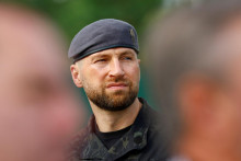 Jevhen Chmara, ktor&yacute; dovtedy viedol tajn&uacute; službu, bol minul&yacute; mesiac dočasne poveren&yacute; veden&iacute;m rezortu obrany, z ktor&eacute;ho čela bol pri j&uacute;lovej zmene vl&aacute;dy odvolan&yacute; popul&aacute;rny minister Mychajlo Federov.