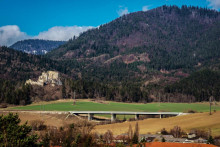 Na sn&iacute;mke diaľničn&yacute; &uacute;sek D1 vo v&yacute;stavbe Hubov&aacute;-Ivachnov&aacute;. FOTO: HN/Miroslava Spodniakov&aacute;