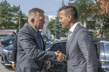 Zľava premi&eacute;r Robert Fico a minister &scaron;kolstva Tom&aacute;&scaron; Drucker. FOTO: TASR/M. Baumann