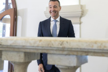 Minister &scaron;kolstva dočasne poveren&yacute; riaden&iacute;m &Uacute;radu podpredsedu vl&aacute;dy pre pl&aacute;n obnovy m&aacute; d&ocirc;vod na &uacute;smev. Hor&uacute;ca agenda pl&aacute;nu obnovy sa v auguste konč&iacute;. FOTO: TASR/M. Baumann