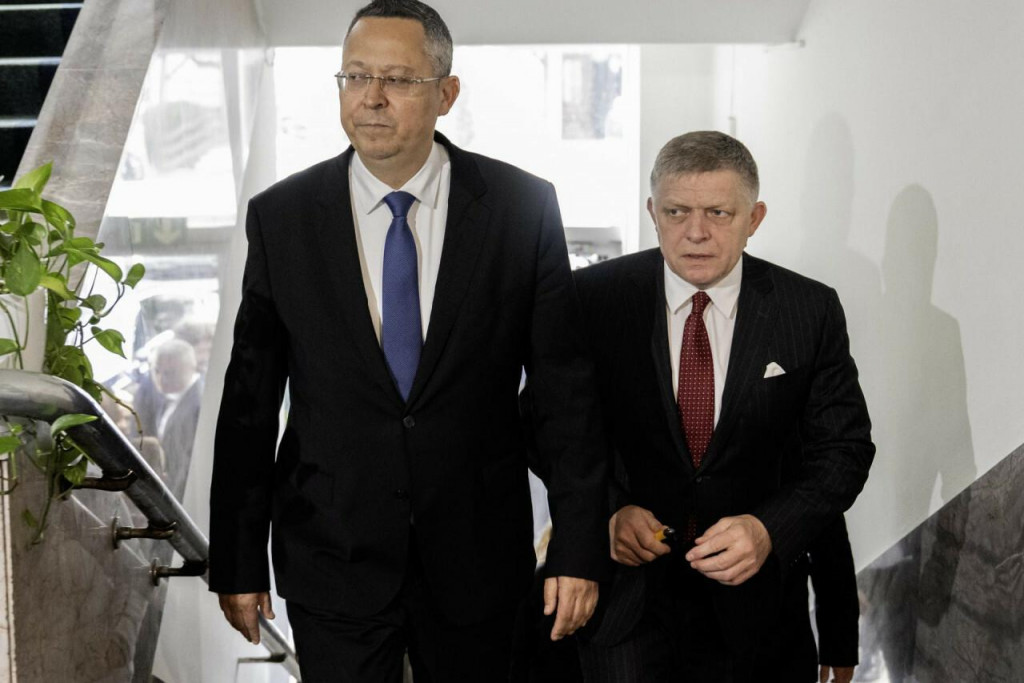 Predseda vl&aacute;dy Robert Fico a minister financi&iacute; Ladislav Kamenick&yacute;. FOTO: TASR/ M. Baumann