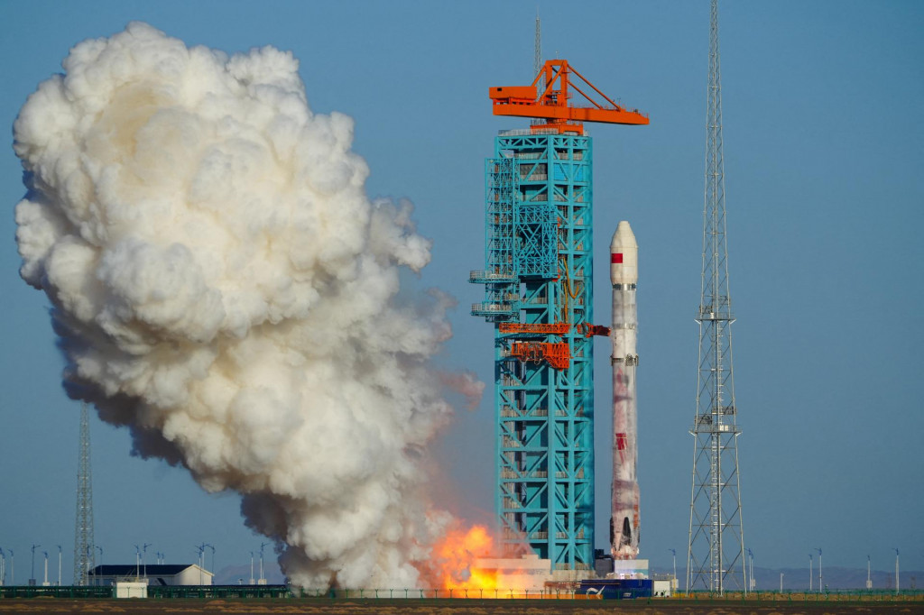 Č&iacute;nska raketa ZQ-3. FOTO: REUTERS