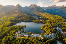 Medzi l&aacute;kadl&aacute; pre turistov patr&iacute; aj &Scaron;trbsk&eacute; pleso. FOTO: Shutterstock