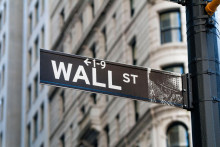 Značka ulice Wall Street vo finančnej &scaron;tvrti New Yorku. FOTO: Dreamstime