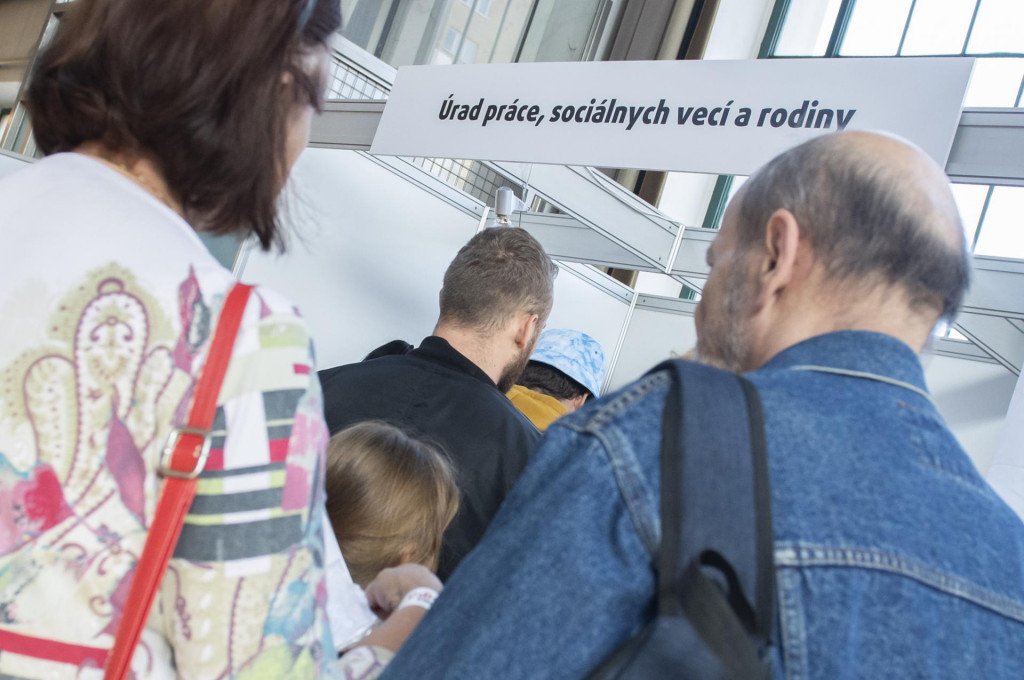 V j&uacute;ni toto roka už tradične st&uacute;pol počet absolventov &scaron;k&ocirc;l na &uacute;radoch pr&aacute;ce. Tento pr&iacute;tok absolventov pokračoval v miernej&scaron;om tempe aj v j&uacute;li. FOTO: TASR/Martin Baumann