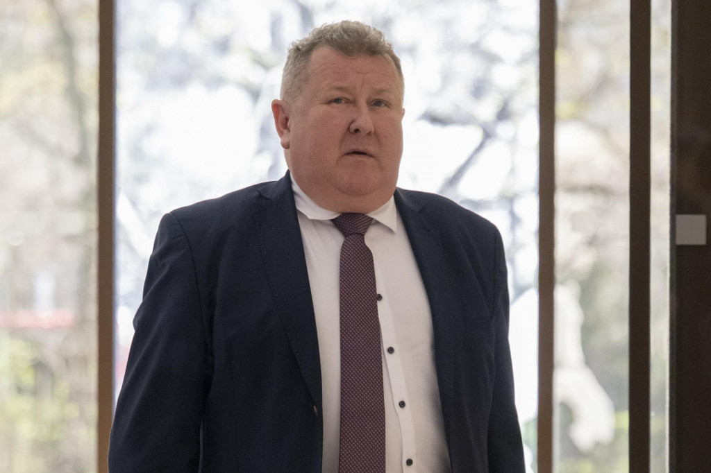 Na sn&iacute;mke predseda &Uacute;radu pre regul&aacute;ciu sieťov&yacute;ch odvetv&iacute; (&Uacute;RSO) Jozef Holjenč&iacute;k. FOTO: TASR/Martin Baumann