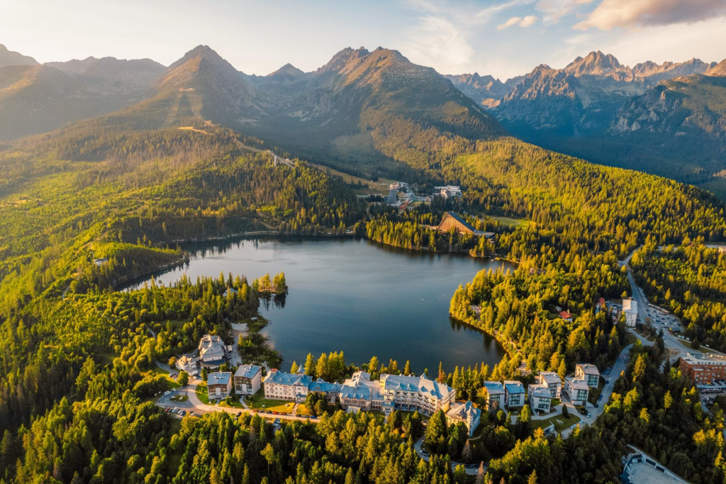 Medzi l&aacute;kadl&aacute; pre turistov patr&iacute; aj &Scaron;trbsk&eacute; pleso. FOTO: Shutterstock