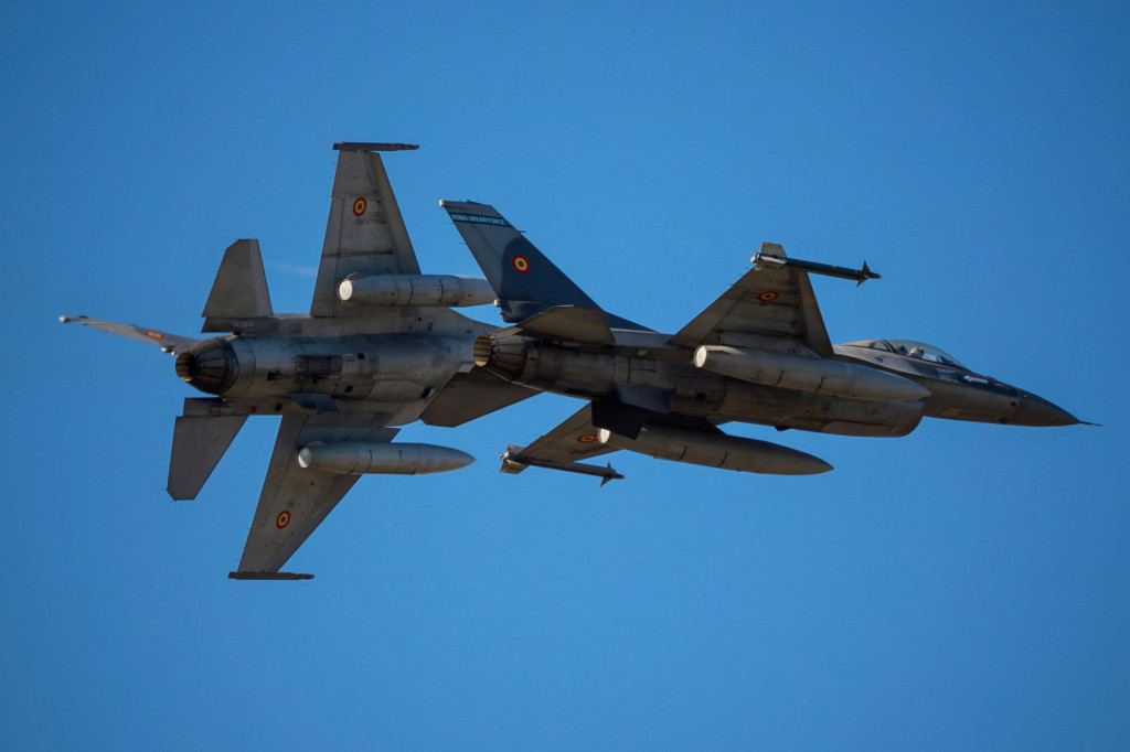 St&iacute;hačky F16 rumunsk&yacute;ch vzdu&scaron;n&yacute;ch s&iacute;l. FOTO TASR/AP
