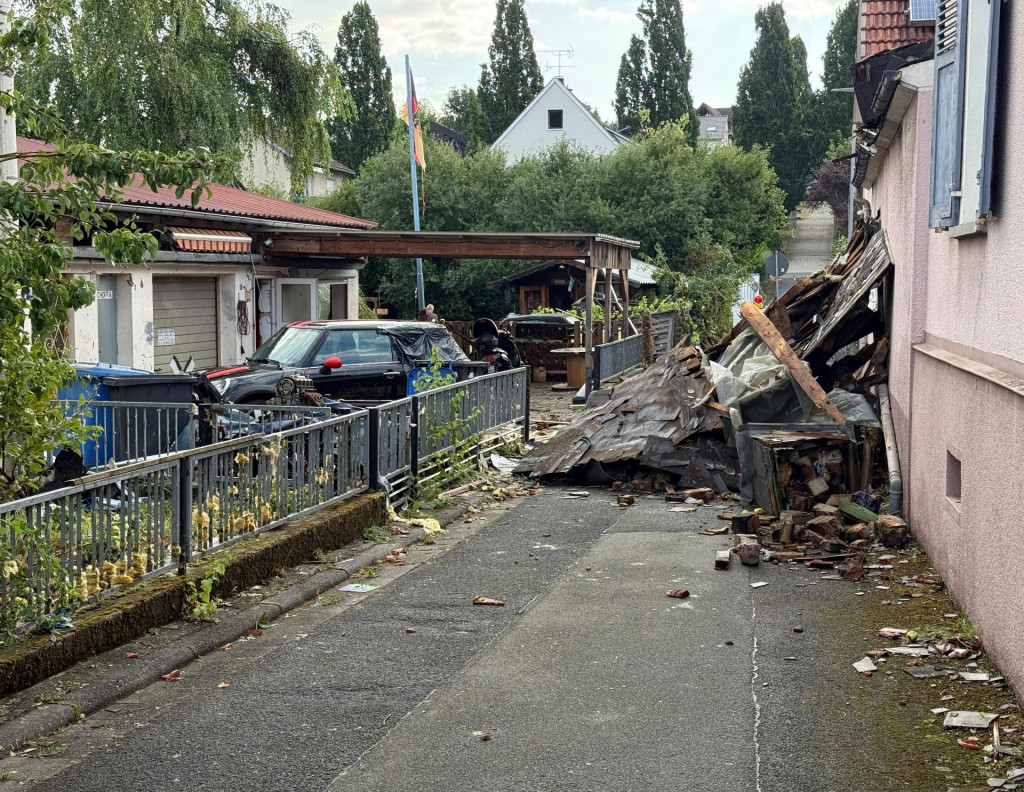 &Scaron;kody po b&uacute;rke v Nemecku. FOTO: REUTERS