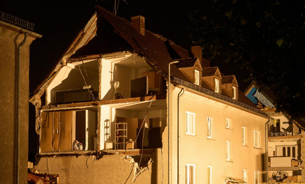 Po&scaron;koden&eacute; domy po silnej b&uacute;rke v nemeckom meste H&ouml;hr-Grenzhausen. FOTO: TASR/AP
