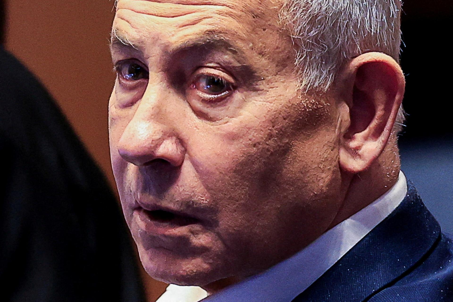 Erdogan je antisemitský diktátor, ktorý okupuje polku Cypru. Kancelária Netanjahua reaguje na turecký zatykač