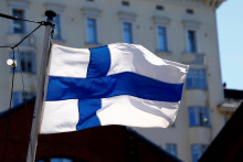 Finland&lsquo;s flag flutters in Helsinki, Finland, May 3, 2017. FOTO: INTS KALNINS