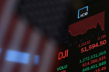 Ak chce drobn&yacute; investor obchodovať s akciami akt&iacute;vne, mus&iacute; mať v&scaron;estrann&eacute; vedomosti. FOTO: Reuters