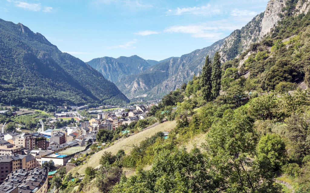 Centrom krajiny je Andorra la Vella s 25-tis&iacute;c obyvateľmi. FOTO: Dreamstime/ Grantotufo