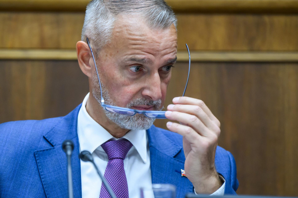 Na sn&iacute;mke predseda NR SR Richard Ra&scaron;i (Hlas-SD) počas 35. sch&ocirc;dze N&aacute;rodnej rady SR v Bratislave 27. m&aacute;ja 2025. FOTO TASR - Jaroslav Nov&aacute;k FOTO: Jaroslav Nov?k
