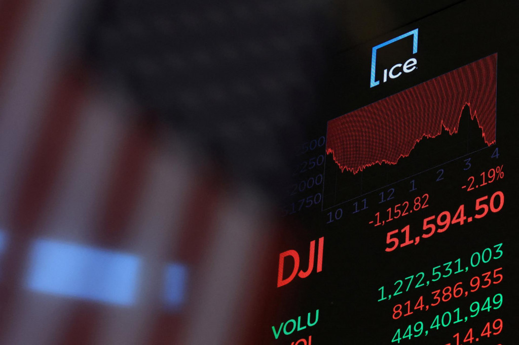 Ak chce drobn&yacute; investor obchodovať s akciami akt&iacute;vne, mus&iacute; mať v&scaron;estrann&eacute; vedomosti. FOTO: Reuters