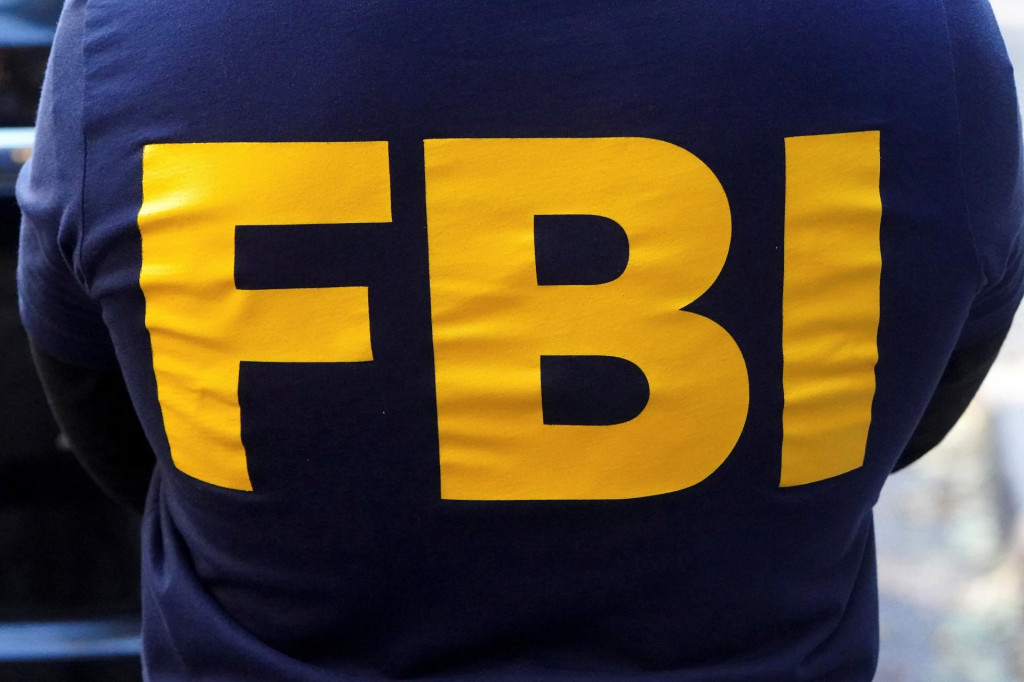 Agenti FBI ženu zatkli 19. augusta po tom, čo si zaobstarala doručovateľsk&uacute; ta&scaron;ku a s&uacute;čiastky na bombu. FOTO: REUTERS