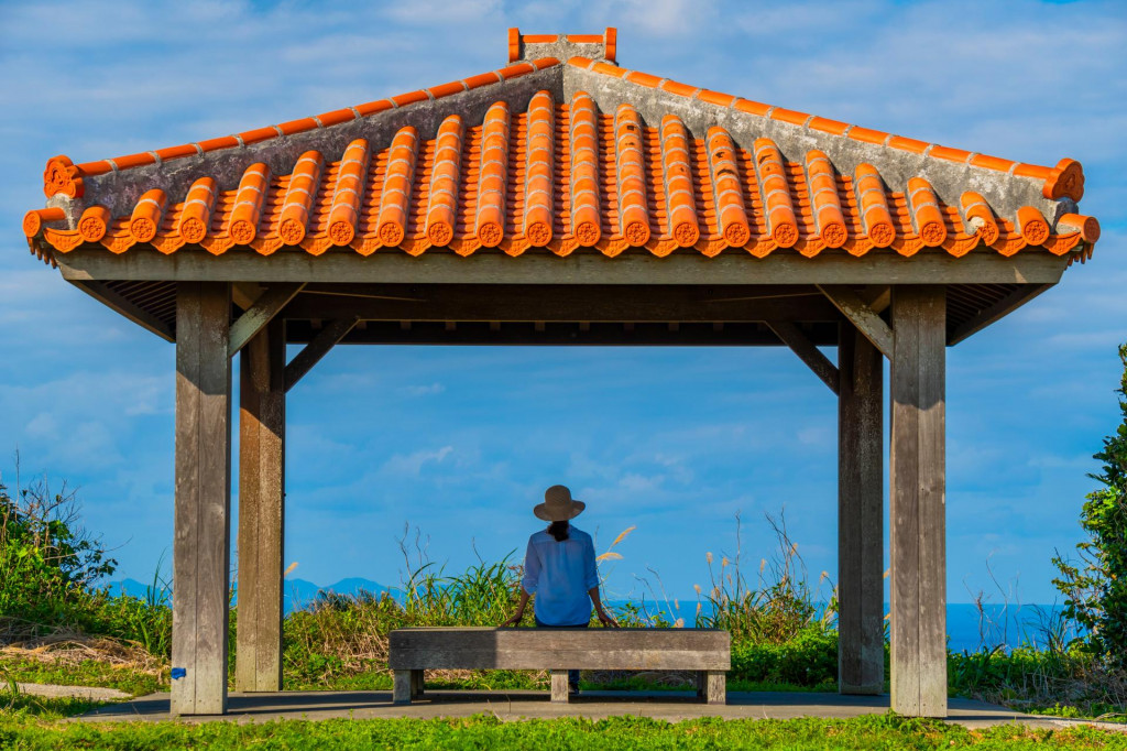 Na Okinave existuj&uacute; moai &ndash; skupiny ľud&iacute;, ktor&iacute; sa navz&aacute;jom sprev&aacute;dzaj&uacute; životom a poskytuj&uacute; si spoločnosť a podporu. FOTO: Shutterstock