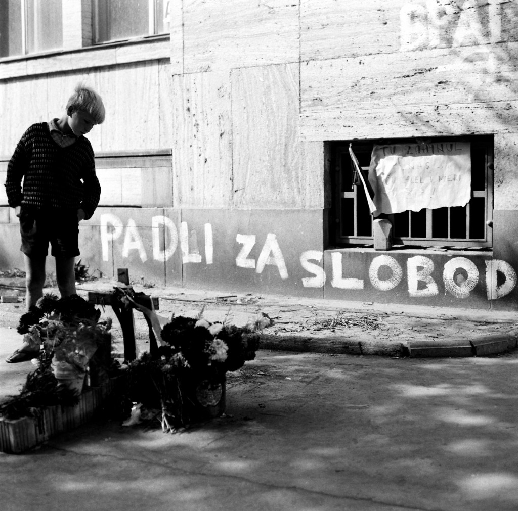 Takzvan&aacute; bratsk&aacute; pomoc mala od prv&yacute;ch hod&iacute;n podobu vojenskej okup&aacute;cie. N&aacute;pis &bdquo;Padli za slobodu&ldquo; pripom&iacute;na ľud&iacute;, ktor&iacute; za ňu zaplatili životom. FOTO: arch&iacute;v TASR