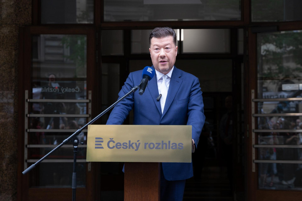 Na sn&iacute;mke predseda Poslaneckej snemovne Parlamentu ČR Tomio Okamura počas prejavu pred Česk&yacute;m rozhlasom. FOTO: TASR/Barbora Vizv&aacute;ryov&aacute;