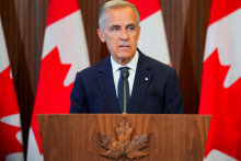 Kanadsk&yacute; premi&eacute;r Mark Carney sa vzoprel tlaku americk&eacute;ho prezidenta Donalda Trumpa a formuloval nov&uacute; glob&aacute;lnu bezpečnostn&uacute; strat&eacute;giu. FOTO: REUTERS