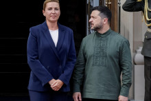 Ukrajinsk&yacute; prezident Volodymyr Zelenskiy a d&aacute;nska premi&eacute;rka Mette Frederiksenov&aacute;. FOTO: Reuters