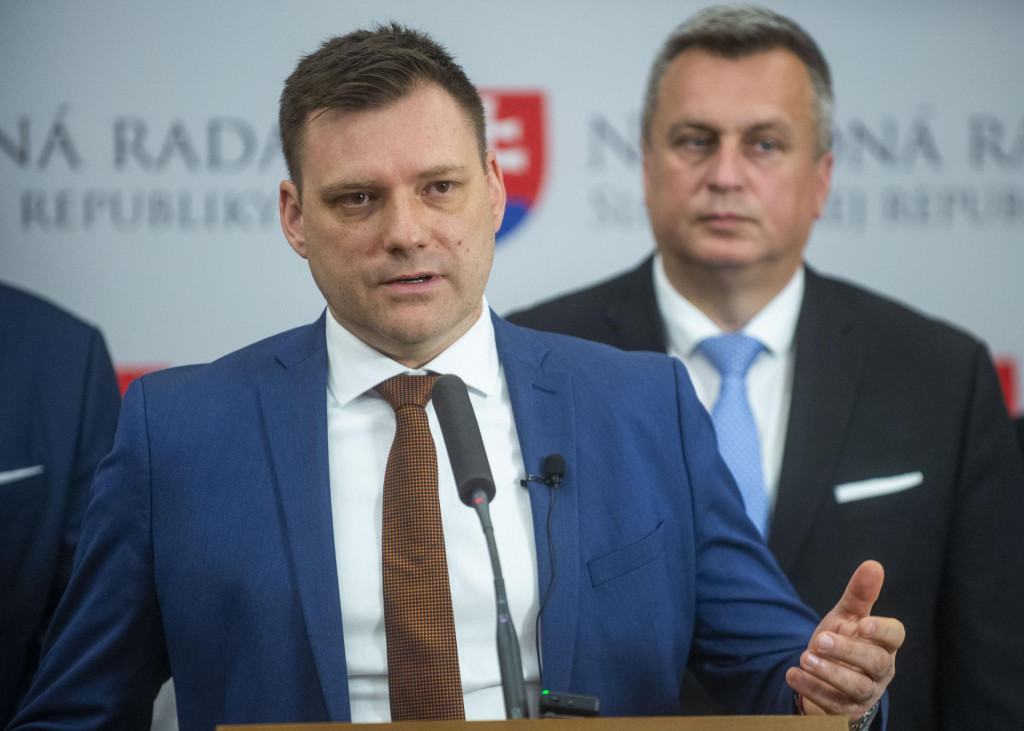 Zľava minister životn&eacute;ho prostredia Tom&aacute;&scaron; Taraba a podpredseda N&aacute;rodnej rady Andrej Danko. FOTO: TASR/Jakub Kotian