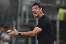 Slovensk&yacute; tr&eacute;ner Bal&aacute;zs Borb&eacute;ly zvl&aacute;dol aj konfront&aacute;ciu slovensk&yacute;ch tr&eacute;nerov proti Michalovi Ga&scaron;par&iacute;kovi. FOTO: TASR/AP