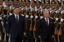 Č&iacute;nsky prezident Si Ťin-pching (vľavo) a Jord&aacute;nsky kr&aacute;ľ Abdall&aacute;h II. FOTO: TASR/AP
