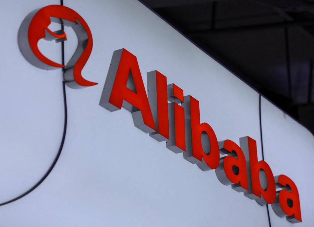 Investori v&scaron;ak spochybňuj&uacute;, či sa Alibabe podar&iacute; rozsiahle invest&iacute;cie do AI dostatočne speňažiť. FOTO: Reuters